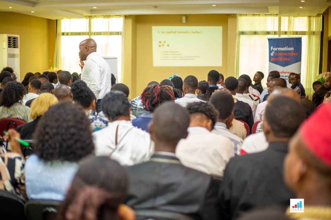 Jerome_ector25's tweet image. 84e édition LDPC lancée hier ! 
|FORMATION D’ÉCONOMIE POSITIVE|
Comme d’habitude, Les participants ont directement rejoint le GroupeCIDE.
Bienvenue à tous les nouveaux du GroupeCIDE.  
L’économie positive, c’est maintenant qu’on la bâtit 💼🌍  
 #ÉconomiePositive #GroupeCIDE