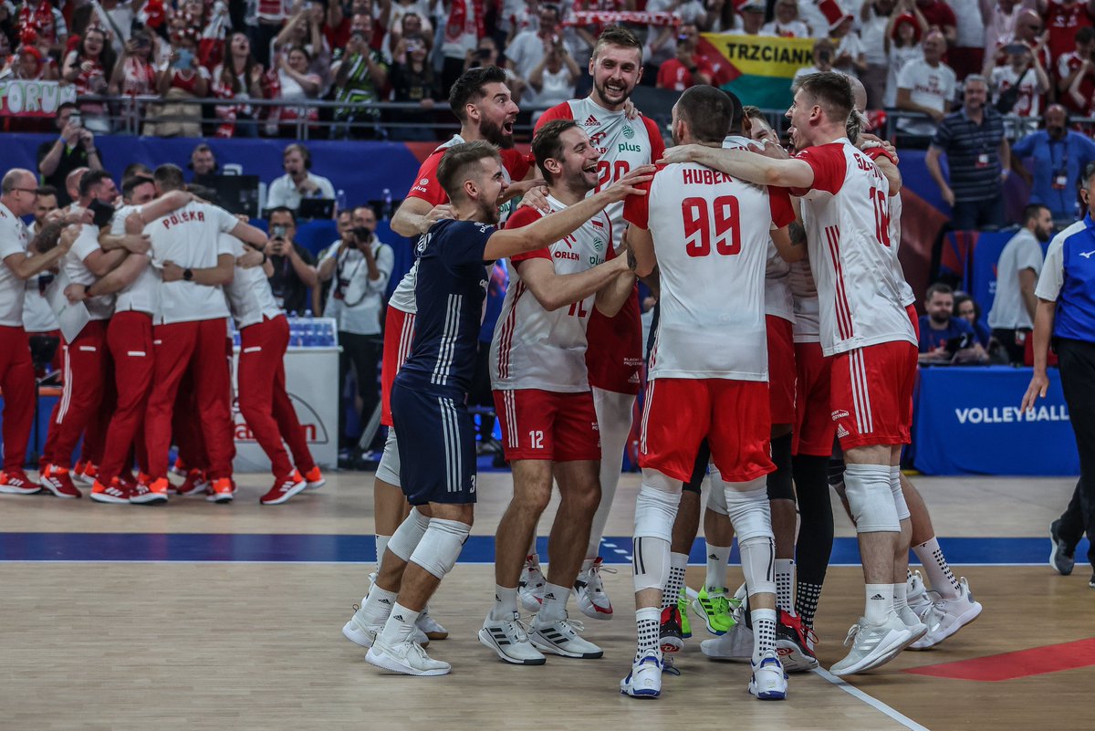 Kończymy tydzień z siatkarską energią, bo w nadchodzącym czasie będzie się działo... 🔥 Przypominamy, jak wyglądało to dwa lata temu, gdy Liga Narodów gościła w ERGO ARENIE! pełne trybuny, biało-czerwone emocje i wspólne kibicowanie! ❤️

fot. Fotobank.PL / ERGO ARENA