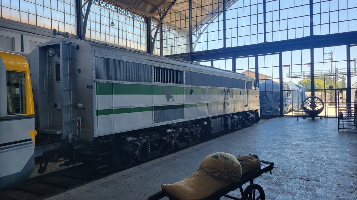 Chieftain_armor's tweet image. Schenectady built passenger duty six axle streamliner. Does this count as a surviving PA? Maybe a Shortnose version?