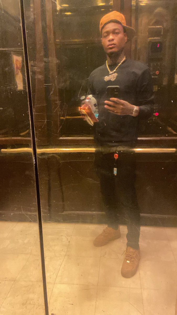 BtbTrell's tweet photo. Ni**as lame I pop out all gold though I was trinadad James #btb #BeenTheBiggest https://t.co/LYWFtXtkKd