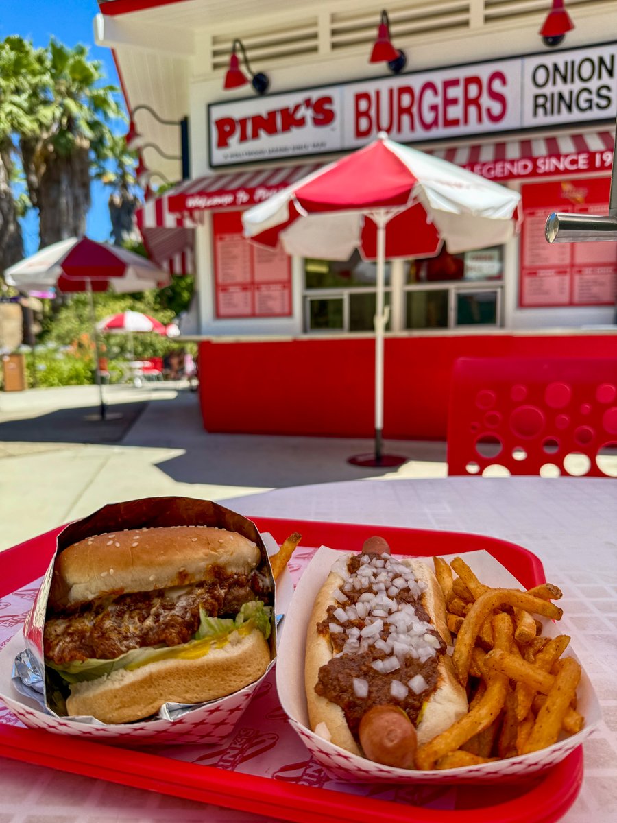 LAZoo's tweet image. Stop by the new Pink’s Hot Dogs location right here inside the Los Angeles Zoo!
Legendary @pinkshotdogs is serving chili dogs, cheeseburgers & more right by the zebra habitat. Open 11 a–3 p daily. 🌭🦓
Get your Zoo tix today at lazoo.org.