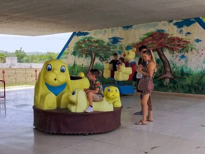 En este #VeranoSiempreJoven el Parque El Mambisito resulta un lugar muy agradable para los niños y las familias, abierto al público muy cerca el Jardín Botánico de nuestro #HolguínSí .
