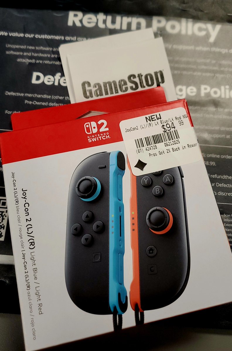 wrinklednips's tweet image. Vacation Update:
3rd and 4th @gamestop ππ΄ββ οΈπ