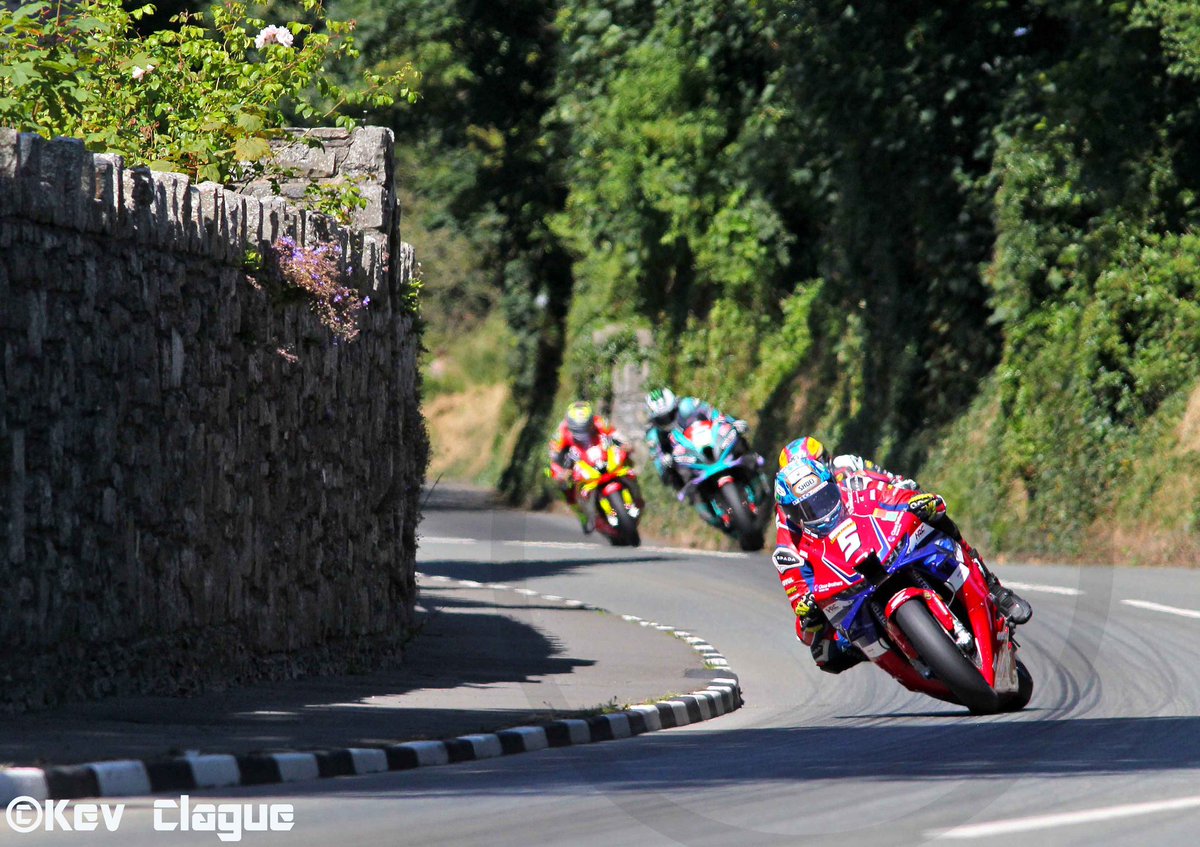 Dean Harrison leading the way through Great Meadow in the championship race, Southern 100 2025