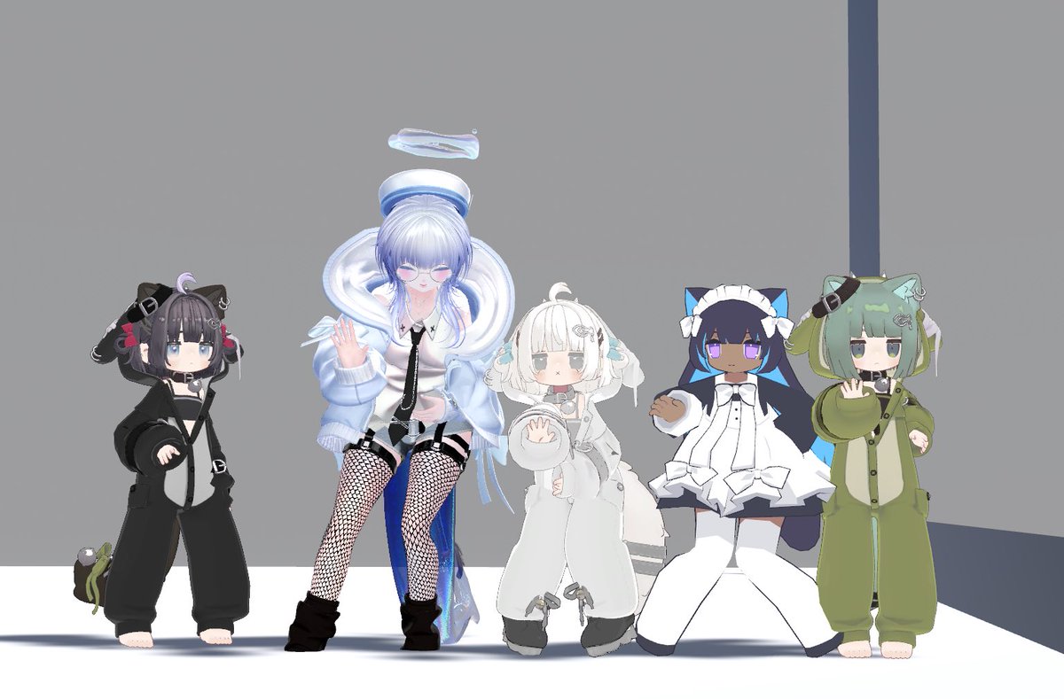 KixiVRC's tweet image. えまのんさんが離席中にコッソリ撮った集合写真と、キプズと、エビフライズとパブリックにいたセミです！
また遊びましょう！！！