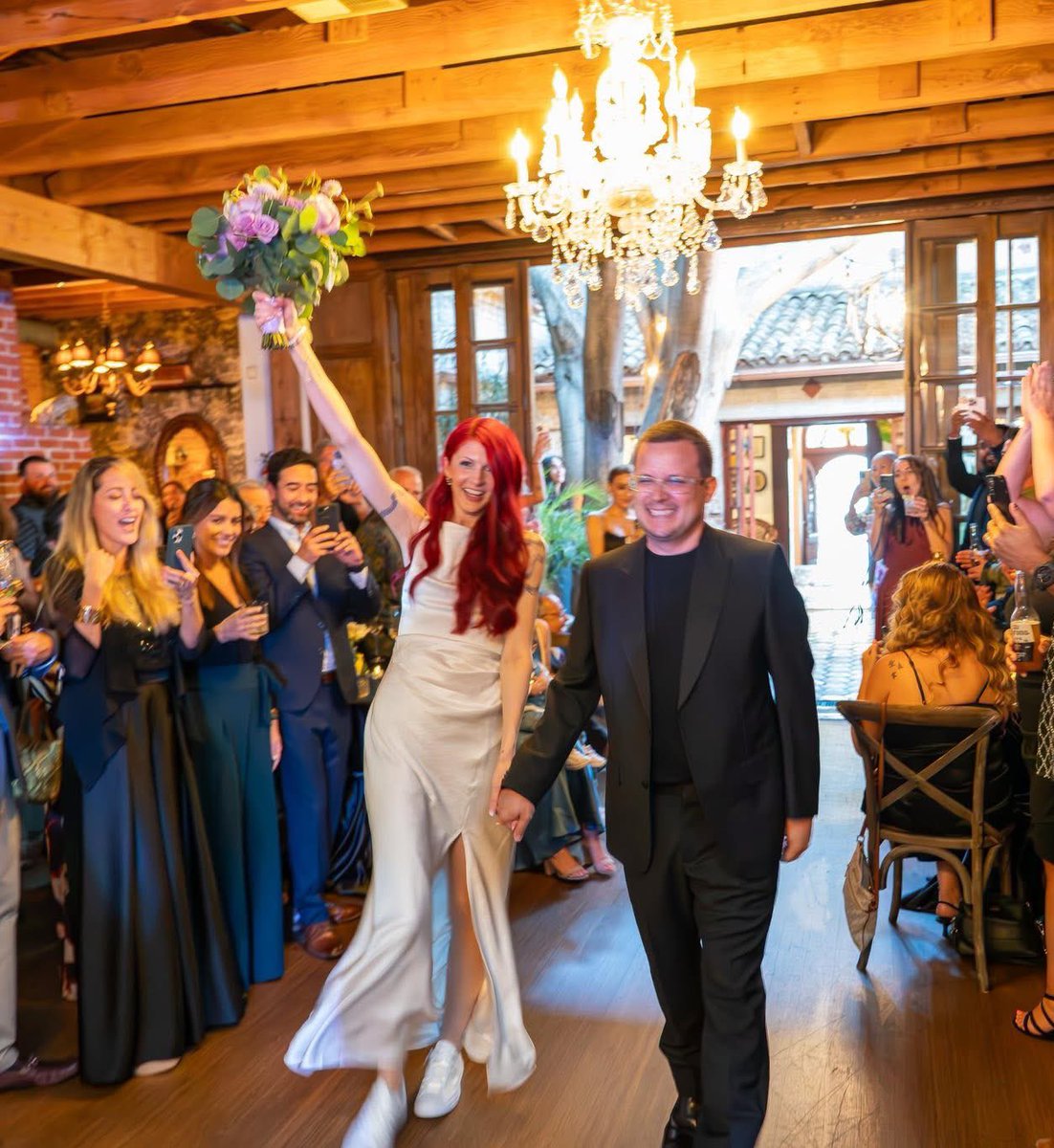 Justin’s assistant and Hailey’s assistant are now married and actually the cutest thing ever. Love them 🥹