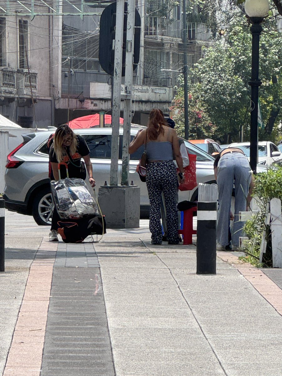 Comenzaron los sábados

Ahora también los domingos

Querida alcaldesa POR FAVOR 
<a href="/erikayazminrg/">ErikaRg</a> <a href="/AlessandraRdlv/">Alessandra Rojo de la Vega</a> <a href="/AlcCuauhtemocMx/">Alcaldía Cuauhtémoc</a> 

PUSHKIN NO ES TIANGUIS

Ya se rompieron las cercas de que cuelgan su ropa ahí. Ya hicieron bajada de luz !

<a href="/RomaNorte2/">Roma Norte II</a> <a href="/pzaluiscabrera/">Plaza Luis Cabrera</a> <a href="/PlazaRomita/">Plaza Romita</a>