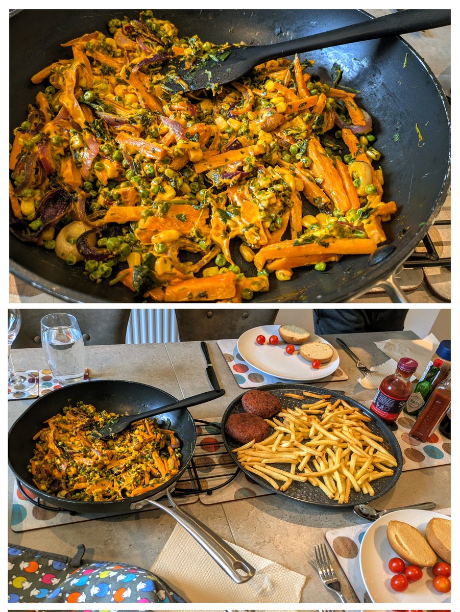 Burger 🍔🍔 night with homemade sriracha mayo slaw... #Crueltyfree #Vegan No animals harmed = Happy mind, body and conscience 🌱🌻❤️