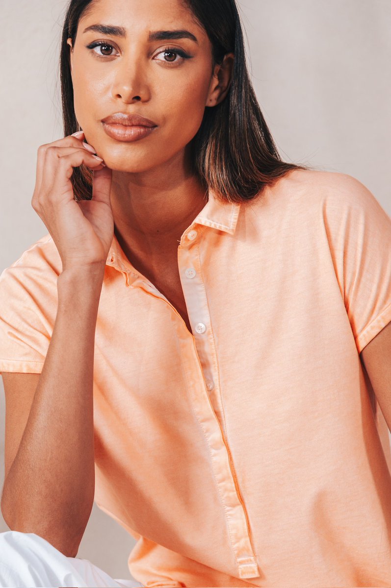 Cool cotton, crisp collar—resort wear that lets your skin breathe and your style speak.
.
.
#poloshirt #womenspolo #summerpolo #casualoutfit #vacationmood #summeroutfit
.
Shop now: tinyurl.com/5dbe65s7