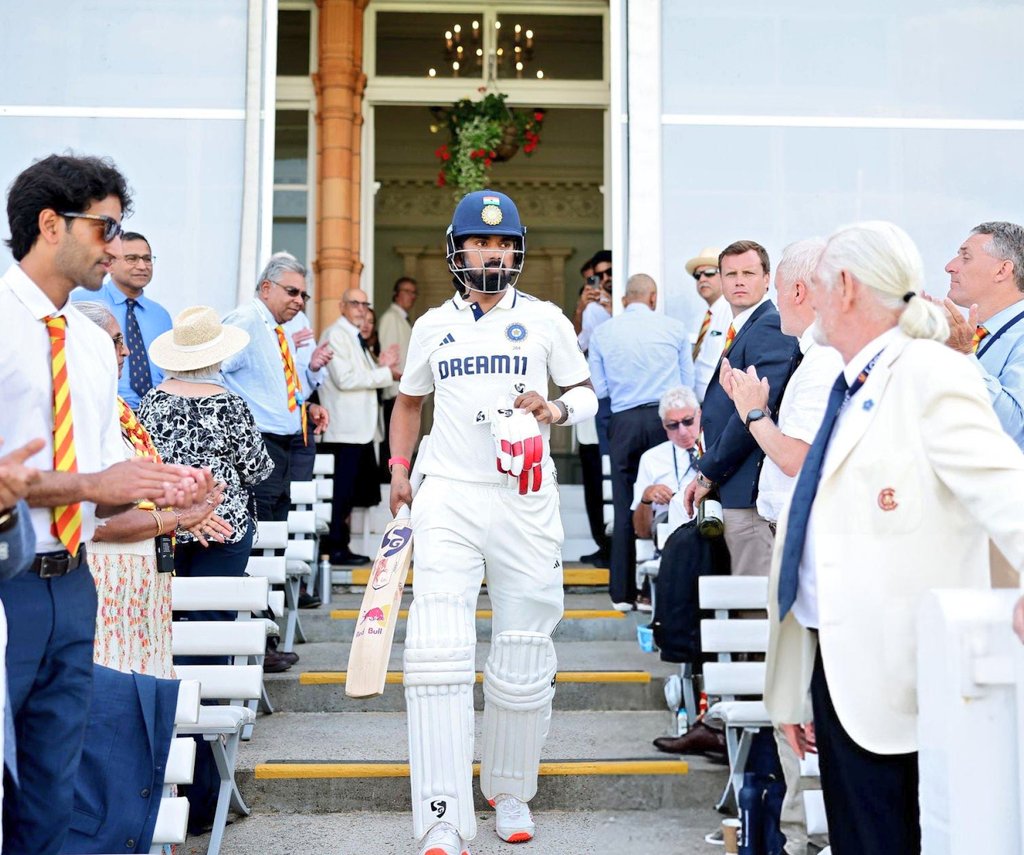 India's crisis man KL Rahul is here. 🇮🇳❤️