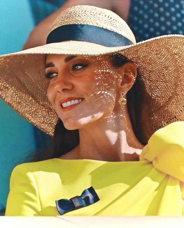 MonPetitChou11's tweet image. The sun is creating a lacy pattern on the Princess of Wales’ face (Wimbledon 2022 & 2025)—she is a piece of art.