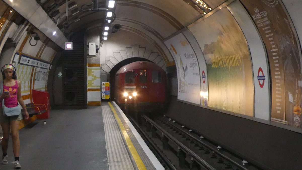 JRailVolunteer's tweet image. Managed to see the 1938 stock twice today on the 10:35 Ealing Broadway to Cockfosters at King's Cross St Pancras and on the 12:30 Cockfosters to Ealing Broadway.