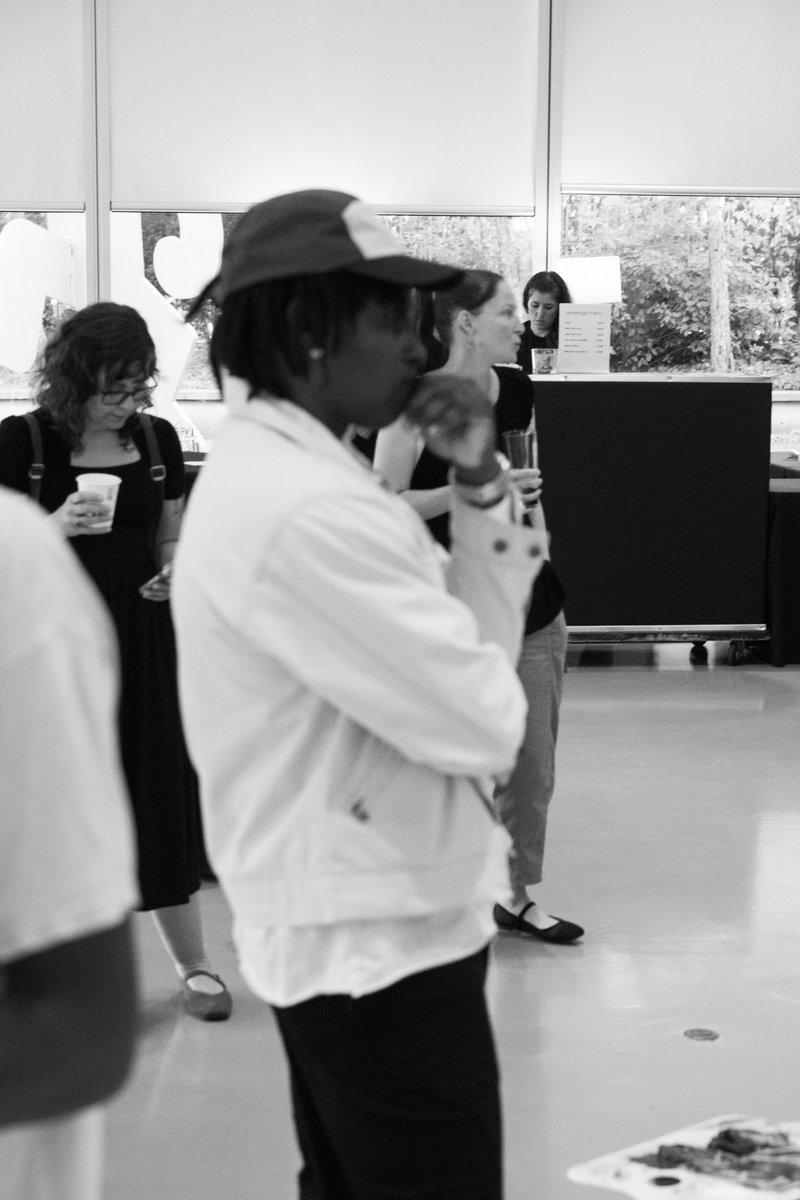 Seseokoro's tweet photo. Won the art battle at the Hamilton Art Gallery 🏆🎨
Crowd was wild, brush didn’t stop — and I was styled by @bigheadtycoon 🧥🔥
Big love to melaninmarket & AGH for the space.
We painted history.
#ArtBattle #Melaninmarket #HamiltonArtScene #StyledByAro https://t.co/rDTupC1vrm