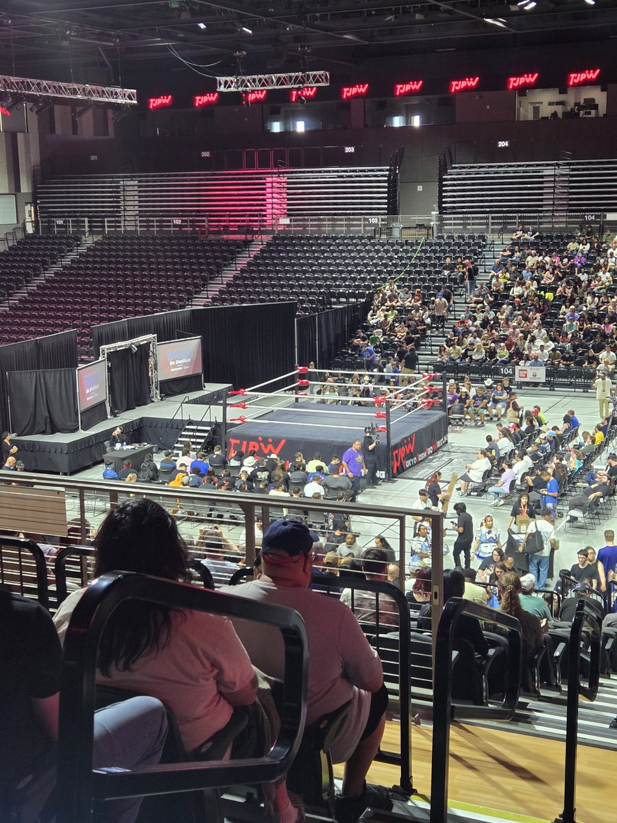 wallridez's tweet image. my first wrestling event ever. I know nothing about any of this but I'm hella excited