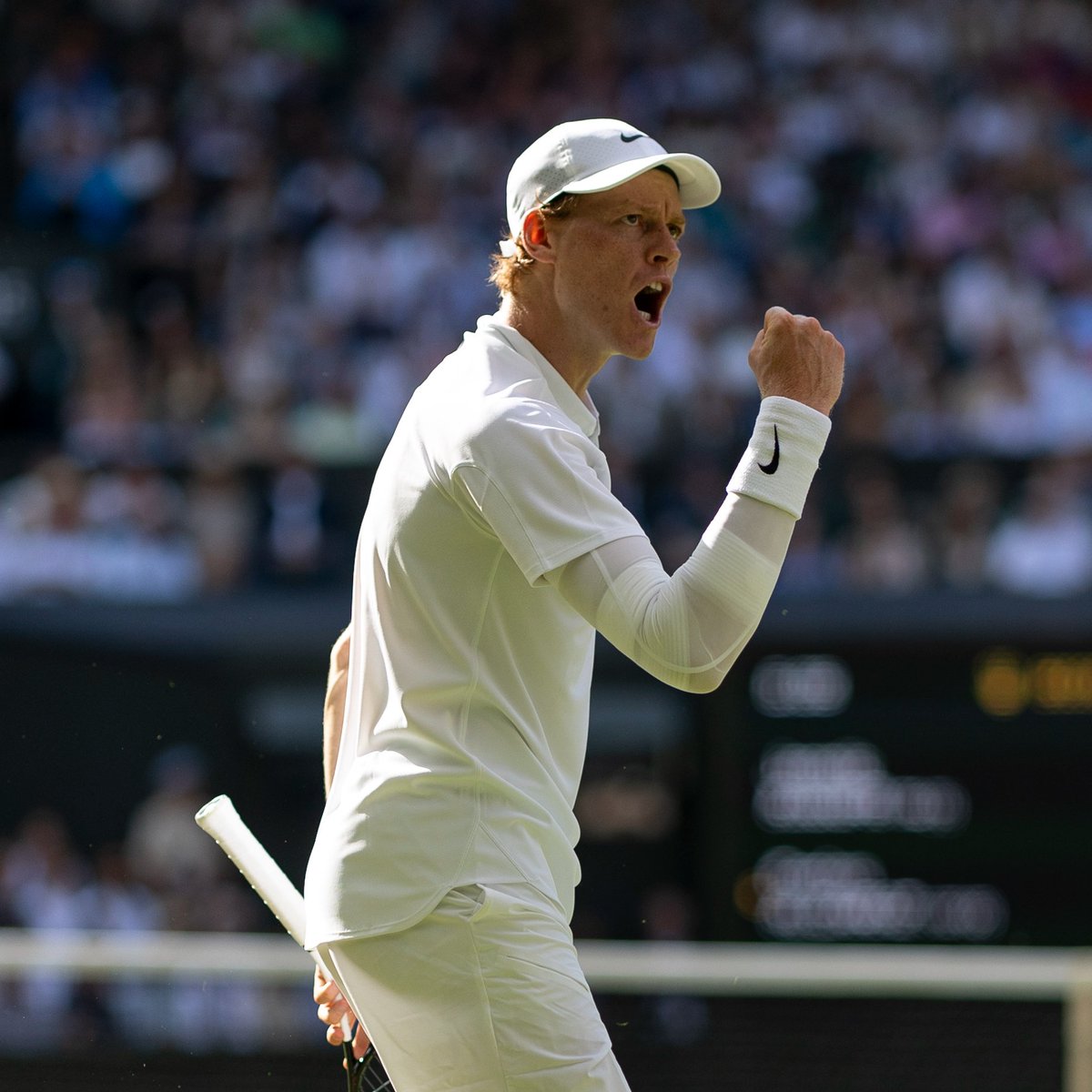 Stunning.

Sinner continues a remarkable fightback to leave himself one set away from glory - he takes the third, 6-4

#Wimbledon