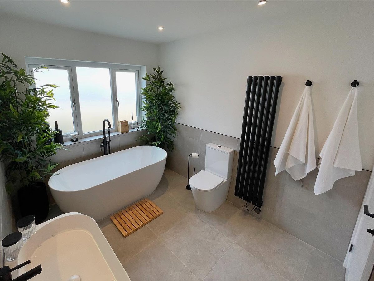 TileMountainUK's tweet image. Bali beauty at home 🌿 

ig mrandmr_at_no.17 wanted to create a Bali vibe in their bathroom reno and its definitely what they achieved 😍 Featuring our Towns Taupe Floor Tiles.

Shop here: tilemountain.co.uk/towns-taupe-be…

#tiles #homedecor #tiling