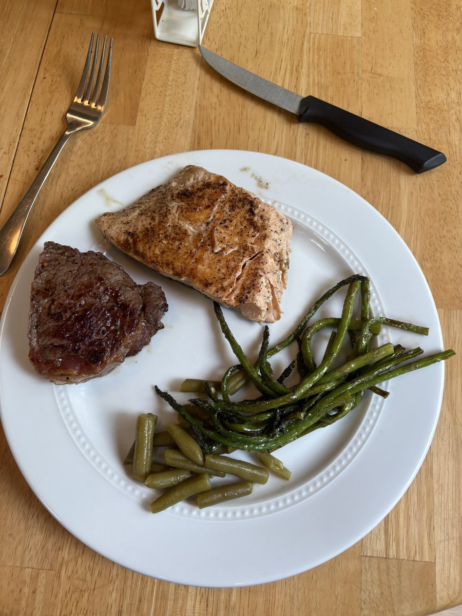 Jackson_hicks13's tweet photo. Always find a way to eat good💪🏻💪🏻💪🏻 https://t.co/lLG7yE7tPf