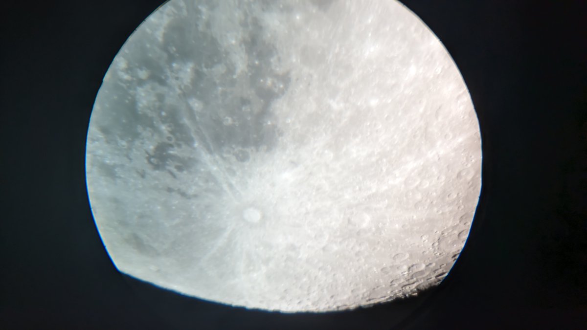 ancherh1's tweet photo. a little photoshoot of the moon (2) https://t.co/7h4uIbrpjx
