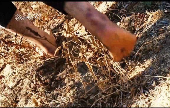 Gazze’nin yolları dikenlidir ayağını seven gelmesin ama ayağından geçenler ayakkabılarını ateşe versin …
 #WeAreHanzala