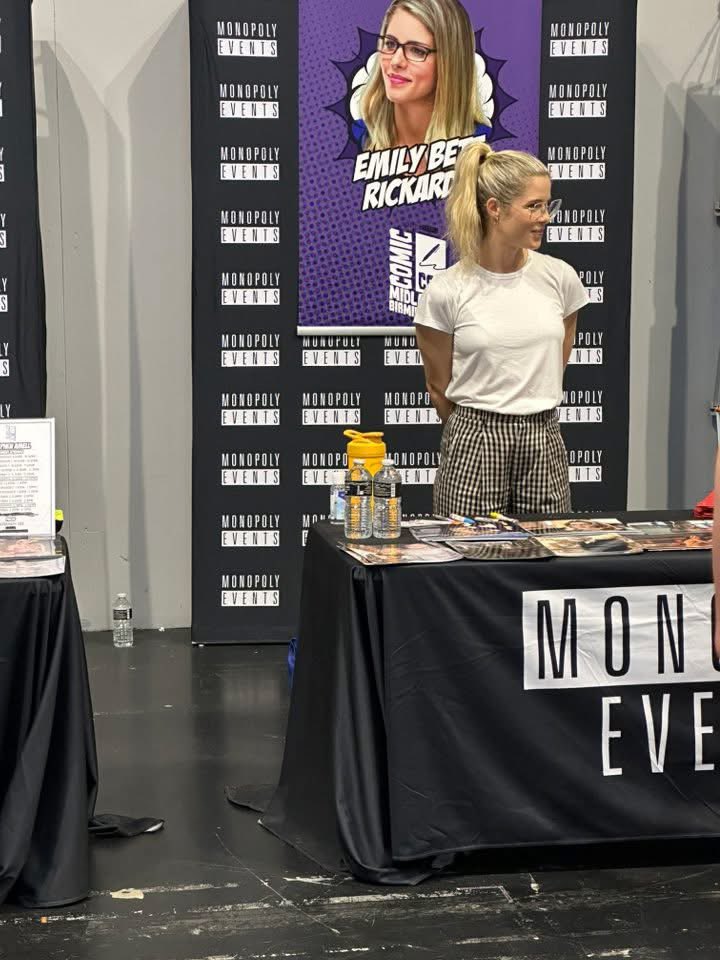 smoakfelicity's tweet image. Our eternal Felicity Smoak