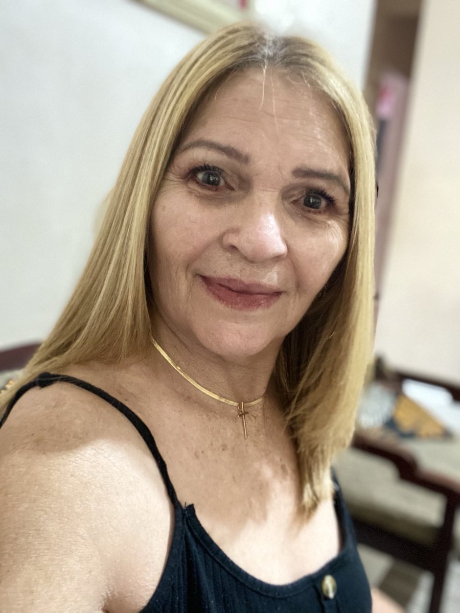 Um dia cheio de Deus , pois Ele é o suficiente para que nosso dia seja perfeito 🙌⚡️☀️🪴🌻🥰💜.            Boa tardinha amigos Patriotas 🇧🇷💛💚 Abençoado domingo 🙏