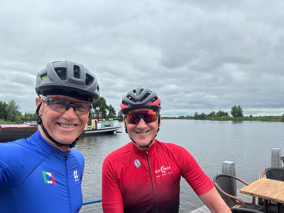 Vitamines voor fit en fris: 
Onthaast jezelf door rust in te bouwen. Zorg voor minder schermtijd. Ga elke dag naar buiten en doe iets wat je leuk vind. Zorg voor verbinding met vrienden (knuffeltijd). Maak agenda leeg. Erger je niet maar verwonder je. Vier elke dag je successen.