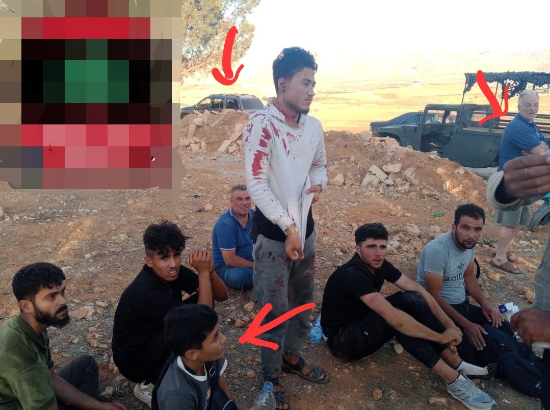 🔻🔺️🔻🔺️🔻
ورد في إعلام الحزب الإيراني خبر توقيف خلية تابعة لتنظيم داعش الإرهابي في بلدة شعت البقاعية وتناقلته وسائل التواصل كالعادة، والبحث جارٍ عن أربعة آخرين، مرفقاً بهذه الصورة..
وبالنظر إلى الصورة مباشرة ترى طفلا لم يتجاوز عشر سنوات في الأسفل على اليسار هو رئيس الخلية!