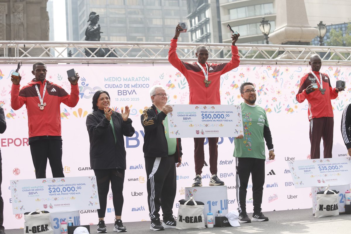 ¡Felicidades a tod@s l@s ganadores de las diferentes categorías en este extraordinario #MedioMaratón de la Ciudad de México!

Cada corredor y corredora se lleva un lugar especial en el corazón grande de nuestra #CiudadMásDeportiva.

¡Qué alegría ver a Kathia García, orgullo