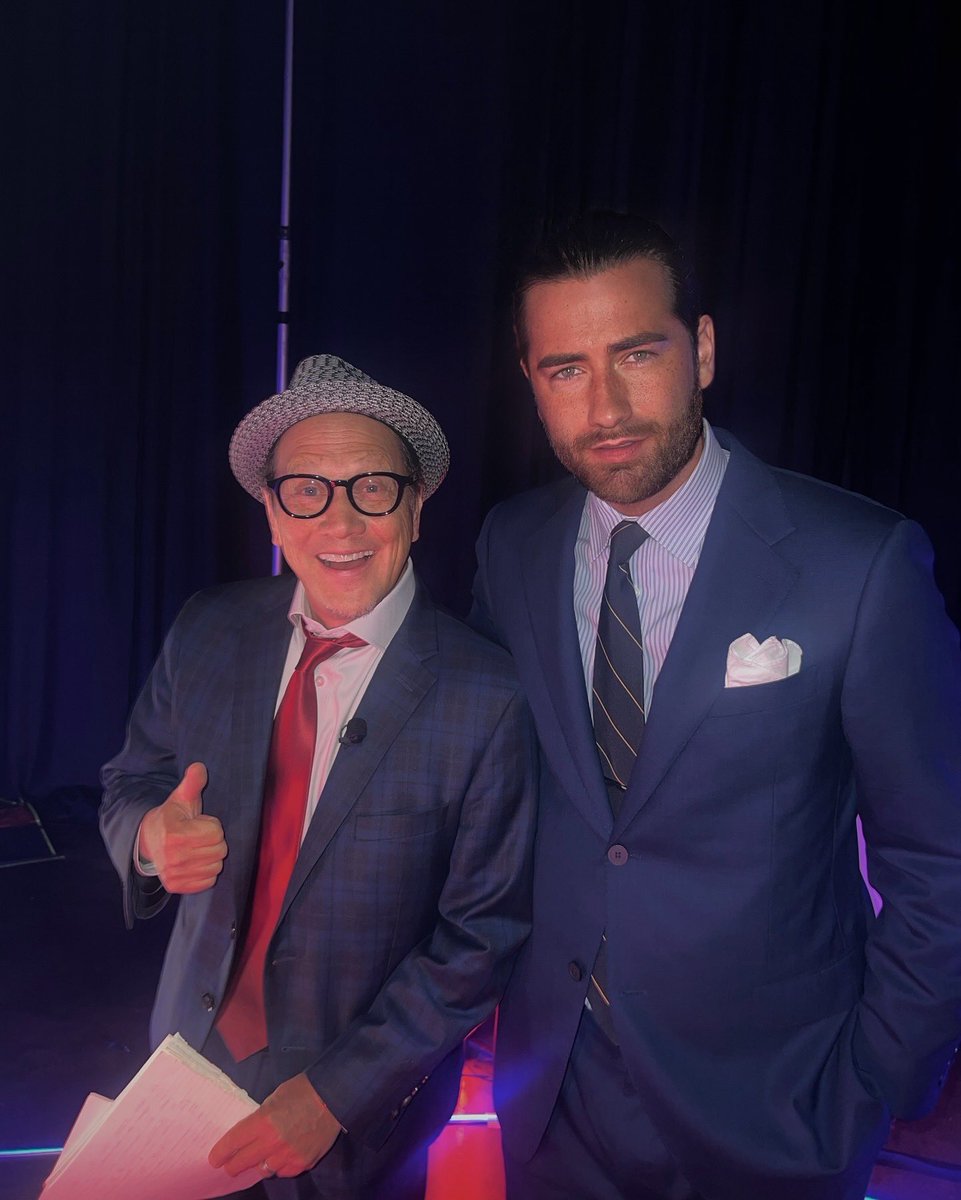 EnriAlejandroTV's tweet image. Moments before hitting the stage w/ this tour de force, @RobSchneider - truly one of the funniest guys I know.