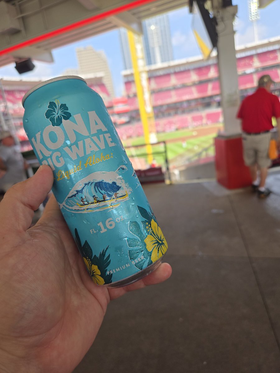 HarrySFX's tweet image. Taking in a Reds game and nice $4 beer. #Reds