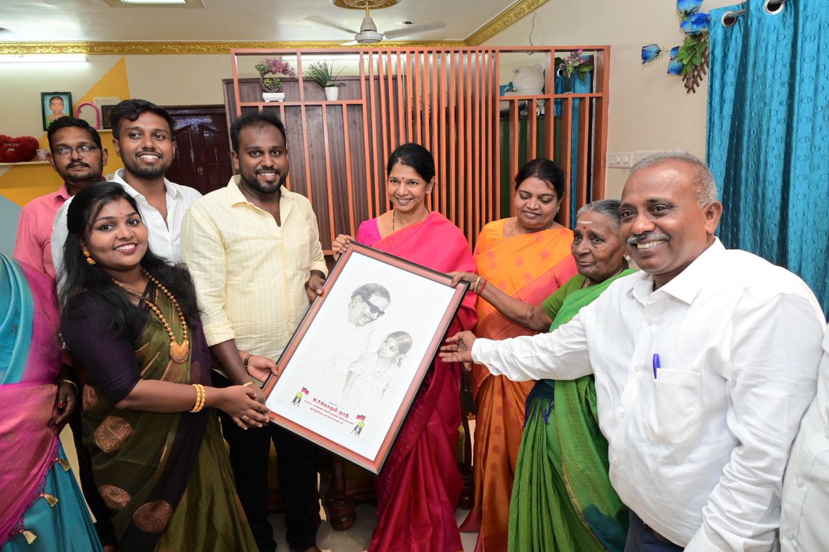 Kanimozhi (கனிமொழி) (@kanimozhidmk) on Twitter photo தூத்துக்குடி வடக்கு மாவட்ட மாணவரணி துணை அமைப்பாளர் திரு. N.P.கோகுல்நாத் - திருமிகு. G.S.ஸ்ரேயா இணையரின் திருமணம் அண்மையில் நடைபெற்றது. இன்று, மணமக்களை அவர்களது இல்லத்தில் சந்தித்து வாழ்த்தினோம்.
அமைச்சர் திருமிகு. <a href="/geethajeevandmk/">P. Geetha Jeevan</a>, தூத்துக்குடி மாநகராட்சி மேயர் திரு. தூத்துக்குடி வடக்கு மாவட்ட மாணவரணி துணை அமைப்பாளர் திரு. N.P.கோகுல்நாத் - திருமிகு. G.S.ஸ்ரேயா இணையரின் திருமணம் அண்மையில் நடைபெற்றது. இன்று, மணமக்களை அவர்களது இல்லத்தில் சந்தித்து வாழ்த்தினோம்.
அமைச்சர் திருமிகு. <a href="/geethajeevandmk/">P. Geetha Jeevan</a>, தூத்துக்குடி மாநகராட்சி மேயர் திரு.