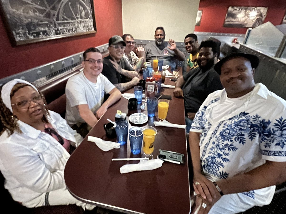QuantumVegas's tweet photo. Some satisfied faces at “Brunch Citizen” post Quantum Vegas 2955 in Las Vegas! #StarCitizen #HashHouseAGoGo https://t.co/eX7isKLqDm