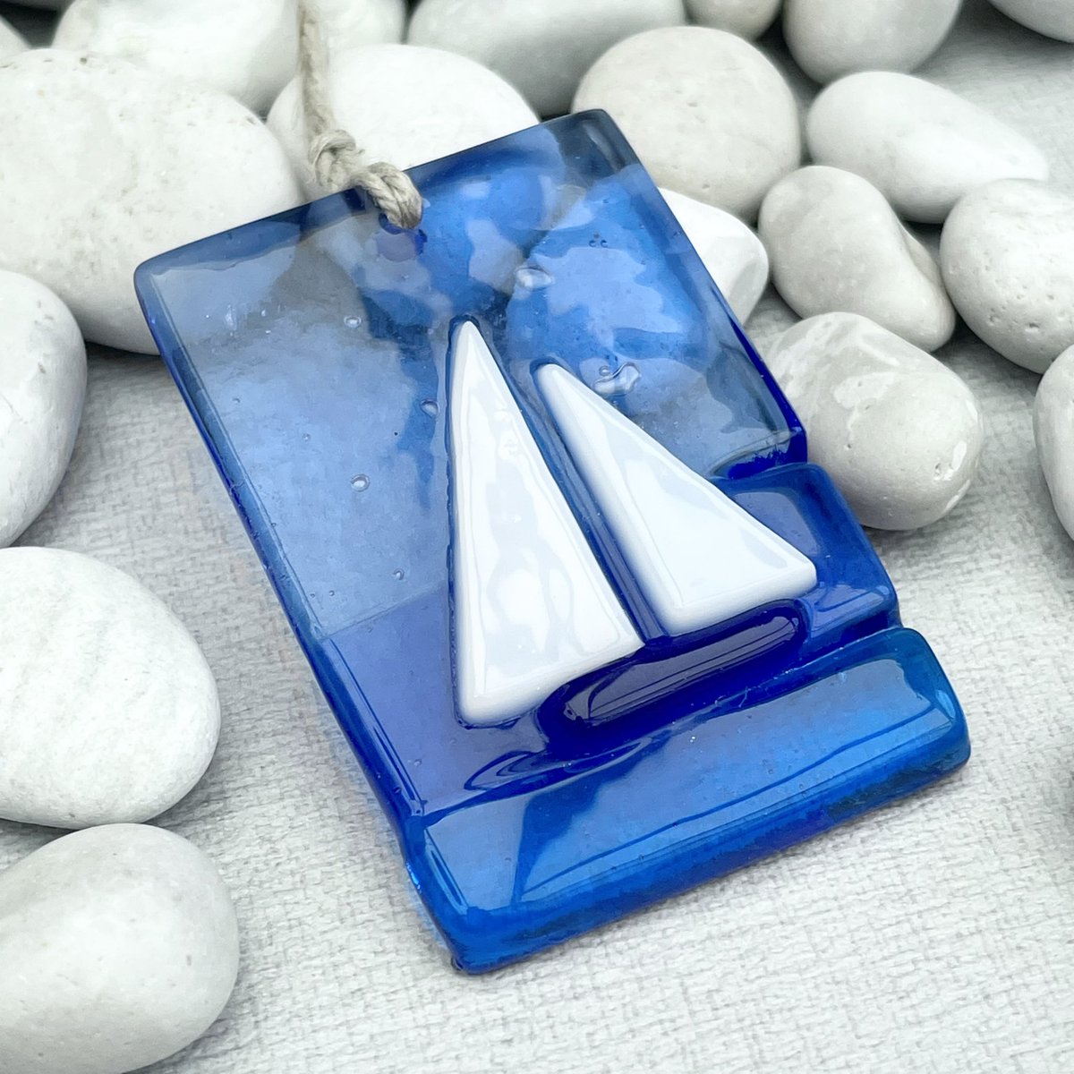 Definitely in need of something a little cooler after this weekends hot temperatures 🔥 

Cool Blue Sailboats, just moored up now on Etsy &amp; the website 💙🩵

blueberryglass.co.uk/products/sailb…