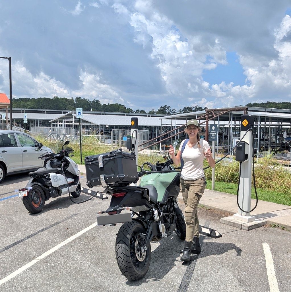 MissGoElectric's tweet image. I guess I wore the right hat today 😏
Thanks @Rivian for keeping us adventurous for another day ⚡
Charging up for free for a few minutes while we explore at the state park on the lake 🙌🏼
@ZeroMotorbike @BMWMotorrad