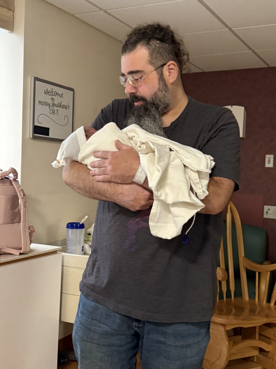 TheKingPenn's tweet photo. Yesterday Princess Penn was born!! https://t.co/Rb8zDnDp0z