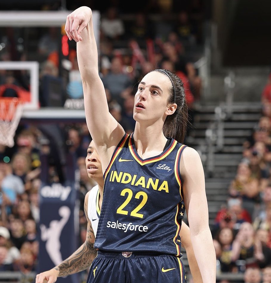 FeverStats's tweet image. Caitlin Clark in the first half:
10 PTS | 7 AST | 3 STL | 1 BLK