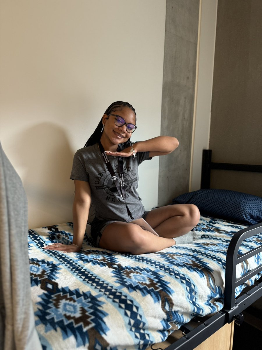 My mommy heart is sadly leaving her in Kansas City, Mo. <a href="/KCArtInstitute/">KCAI</a> #YoungArtist <a href="/HSPVA/">Kinder HSPVA</a> <a href="/HSPVAFriends/">HSPVA Friends</a> thank you for your contribution to this program and for preparing our babies to dream in art!