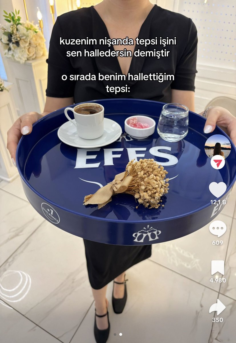 çeyizinde gold detaylı gümüş tepsiler olan kızların yanında bizim çeyizlik tepsi