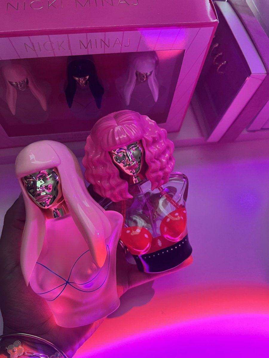 i need new bottles 😫😭 this combo smell so good !!!