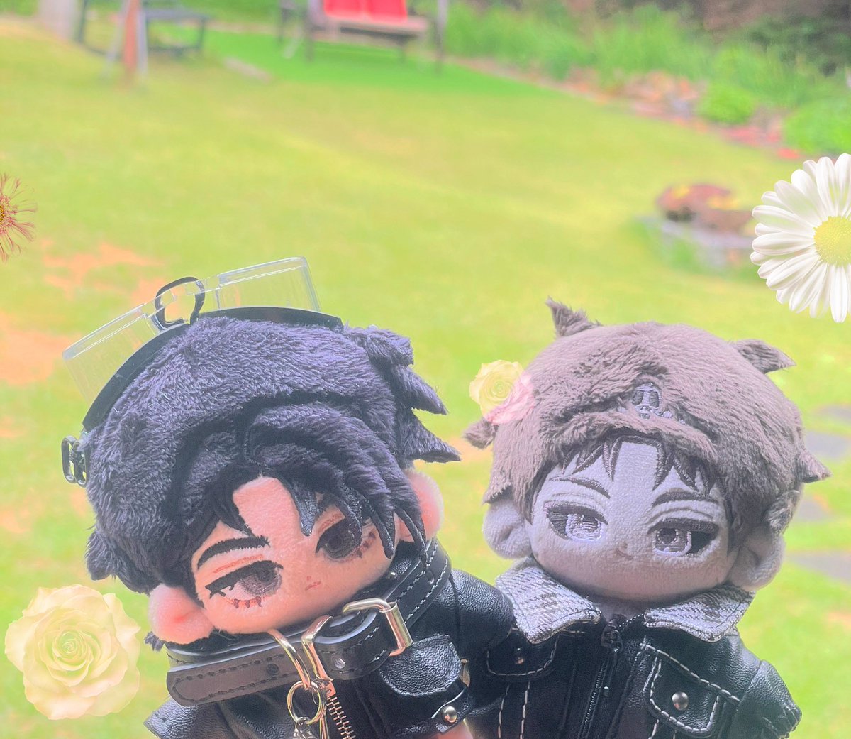 까만애보다 회색애가 볼이 좀 더 찐빵같음
왤까
봉제차이인건가
솜 부피 차이인건가