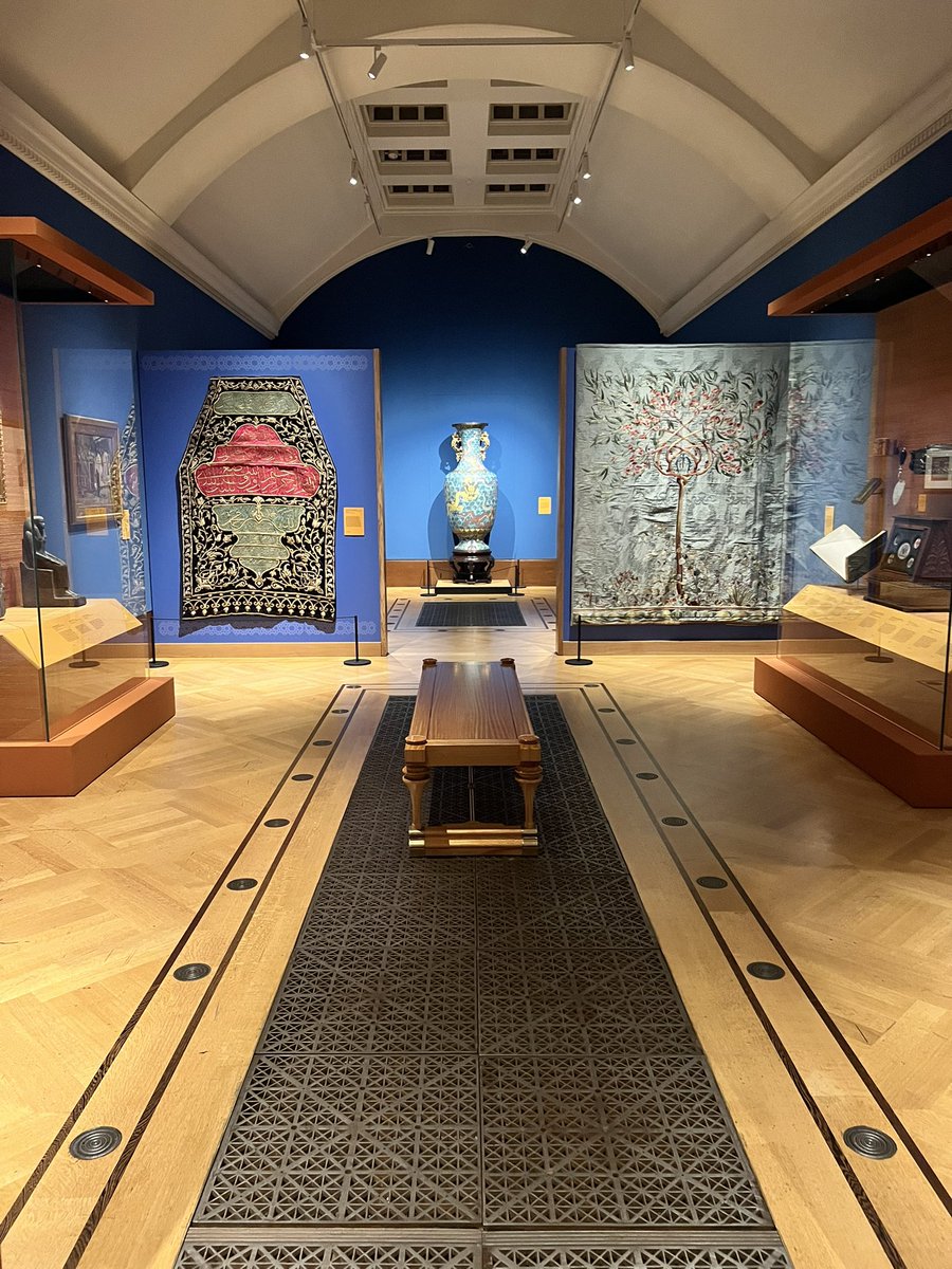 LTMorrish's tweet photo. A private tour around The Kings Gallery for my Illuminating William Morris course last week was a truly magical experience ✨✨✨ https://t.co/1S7xPICdiM