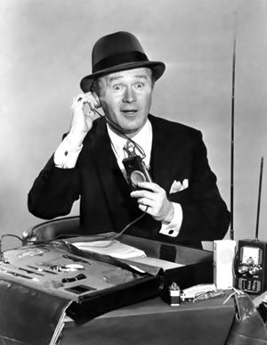 77MASH's tweet image. #OnThisDay, 2006, died #RedButtons... - #Actor