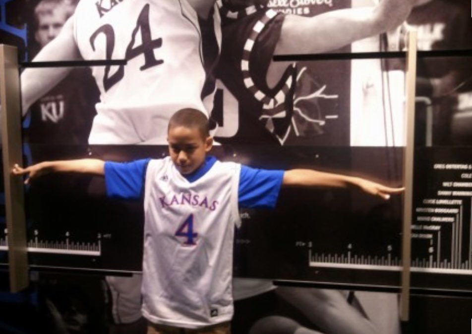 DeShawnhanika's tweet photo. Full circle moment!! Let’s go out with a BANG 🔴🔵 #RockChalk https://t.co/WdyFhAJdyb
