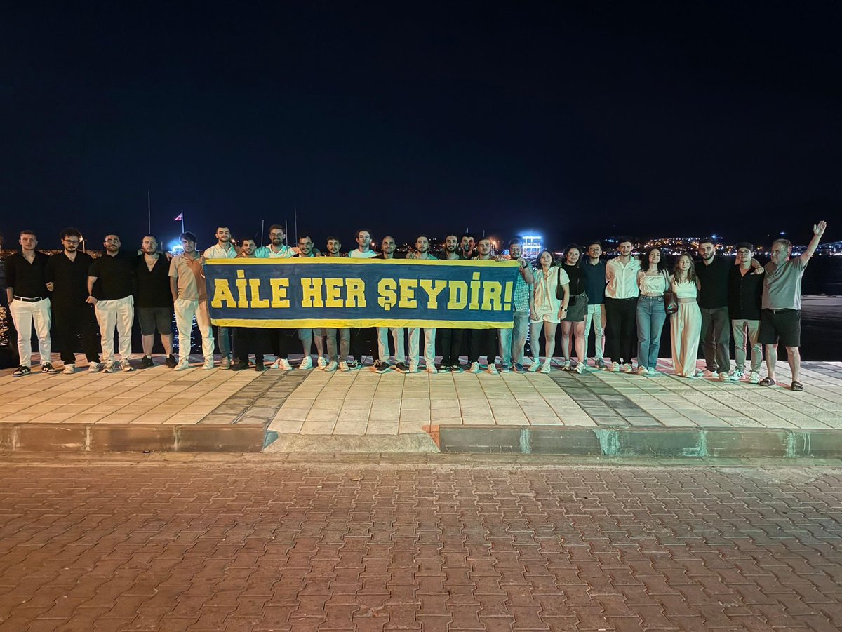 1907 ÜNİFEB İzmir Kâtip Çelebi Üniversitesi örgütlenmesi olarak mezuniyet fasılımızı gerçekleştirdik.
Aile her şeydir!