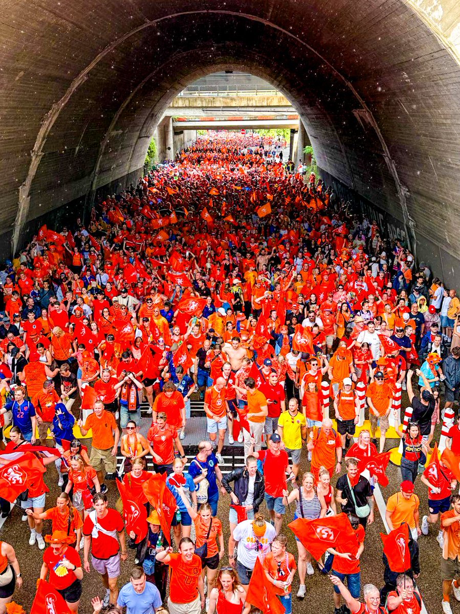 De Oranjebus tweet media