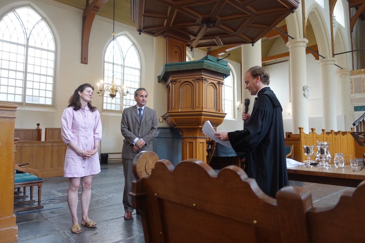 Bevestiging van twee diakenen vanmorgen in de Waalse Kerk Amsterdam.