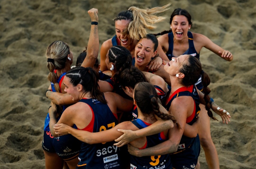 📝 Las #GuerrerasArena en las citas continentales: 

🍫 4° (2015)
🥉 3° (2017) 
🥉 3° (2021)
🥉 3° (2023) 
🥇 1° (2025)

Vaya década.

📸 EHF / Kolektiff
 twitch.tv/deportecienpor…