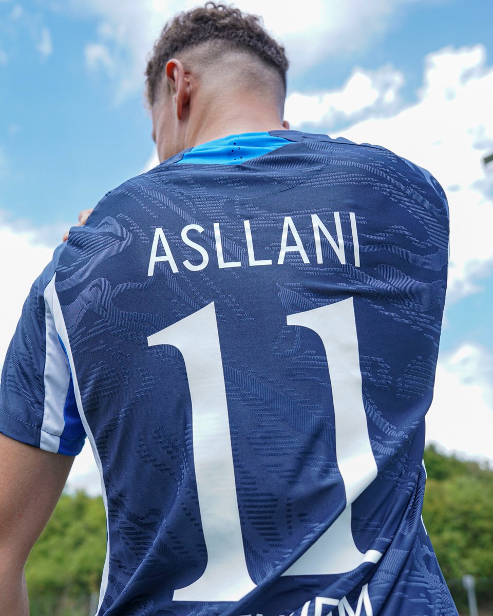 Fisnik Asllani prolonge avec le TSG Hoffenheim après un excellent prêt à Elversberg. A 22 ans l'attaquant international kosovar a une nouvelle chance de s'imposer dans l'élite allemande.  

Hâte de le (re)voir en Bundesliga 👀