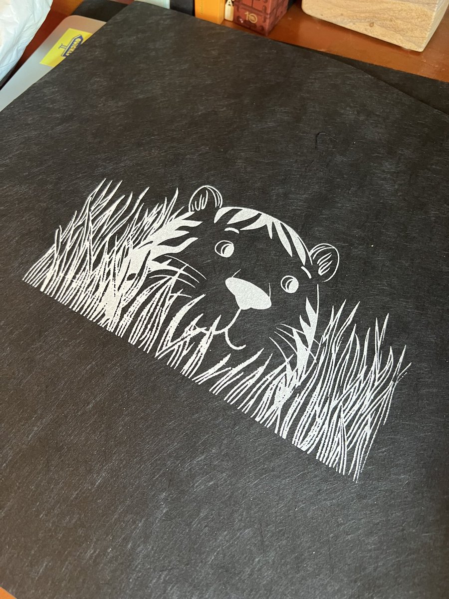 RGBteddy's tweet image. Another screen print, this time a tiger, had a nice white on black test, didn’t come out so good for white on navy shirt. But then made a great Red on White shirt in my daughter’s size