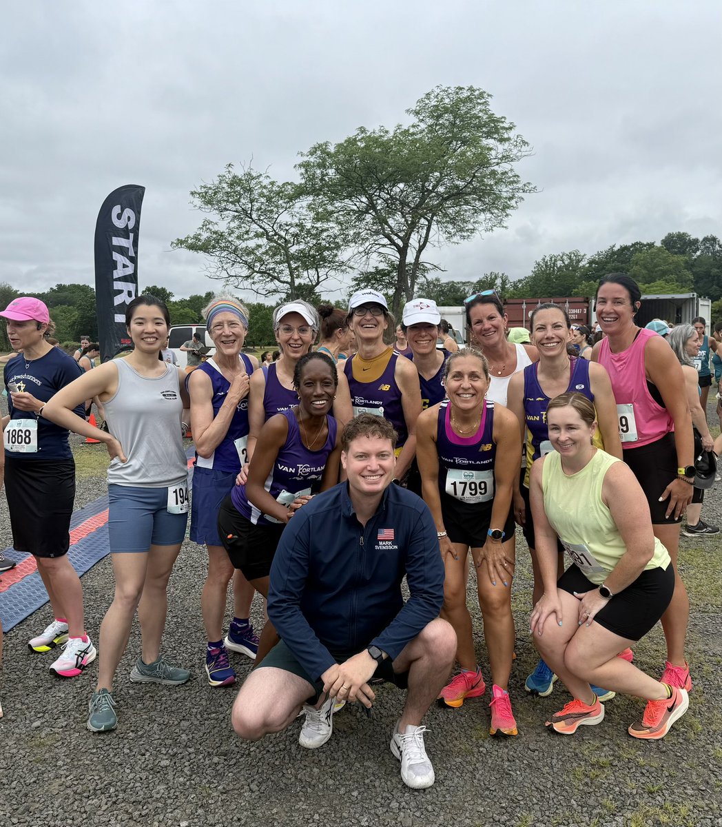 MarkSvensson's tweet image. Amazing start to the day at the 38th Annual Women's Distance Festival run at Rockland Lake. Nearly 1,000 women and girls ran this year. The event benefits our incredible friends at the @Center4SC! Big congrats to Race Directors Amy Graboski Leon and Lauren Grossberg Carlucci for…